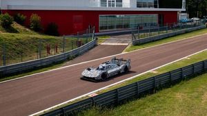 Ferrari verricht shakedown van LMH-auto
