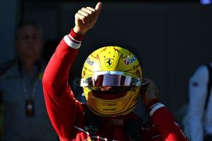 Hamilton voor het eerst succesvol voor Ferrari met pole in sprint kwalificatie